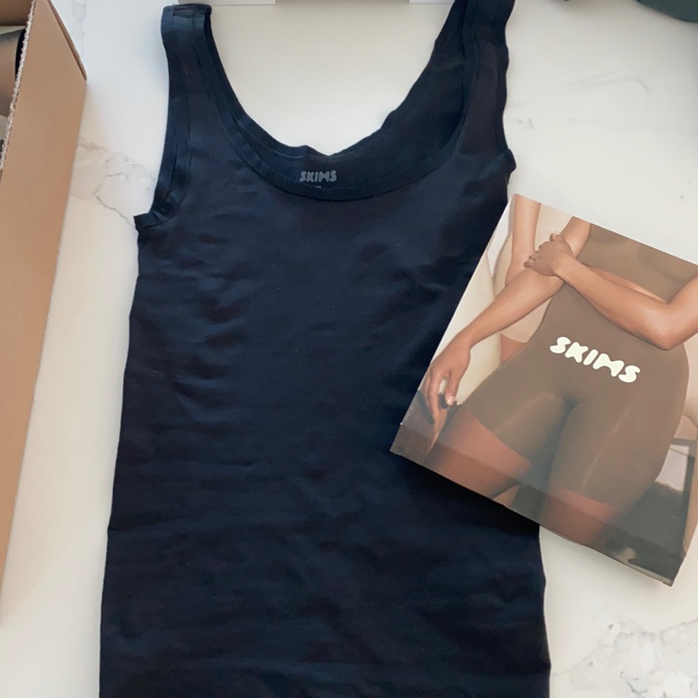 SKIMS seamless shaping tank S/M